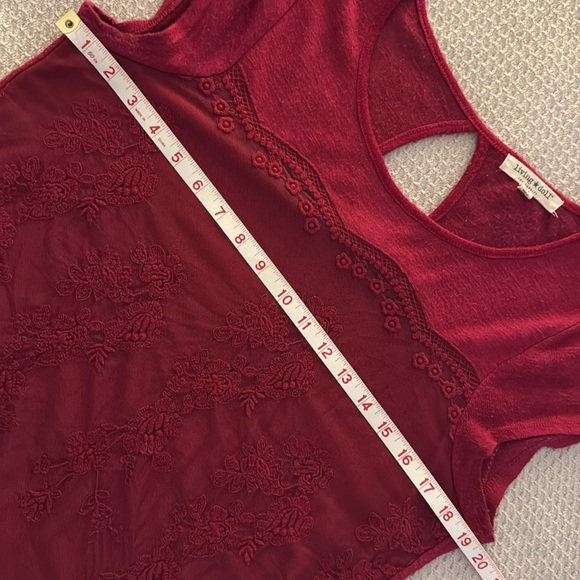 Elegant Magenta Lace Top - Picture 8 of 8